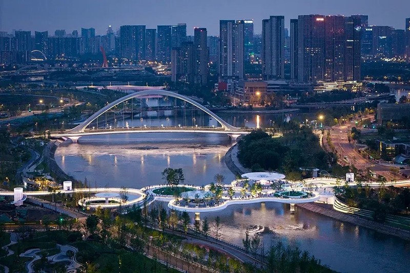 成都漂浮公园，一座桥，九种风景